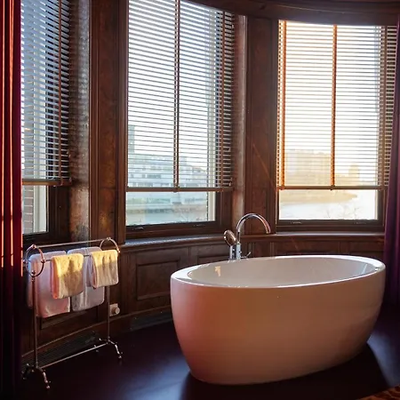 New York By Westcord Otel 4*