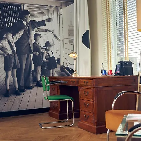 New York By Westcord Hotel