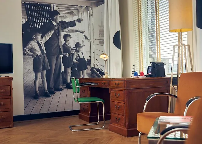 New York By Westcord Hotel