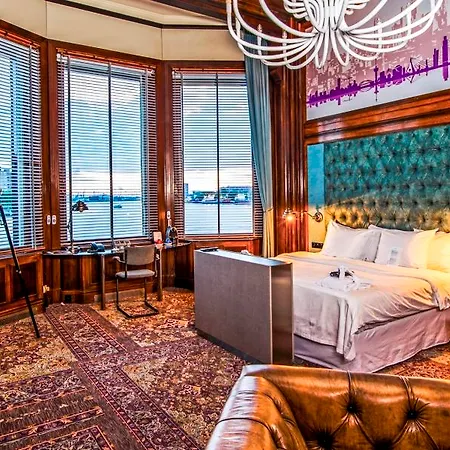 New York By Westcord Hotel