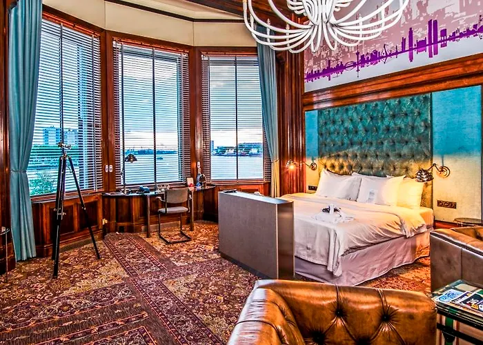 New York By Westcord Hotel