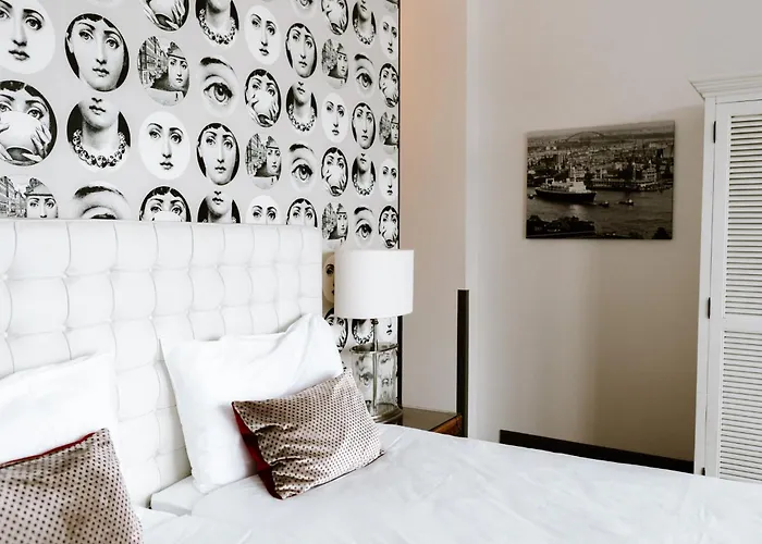 New York By Westcord Hotel