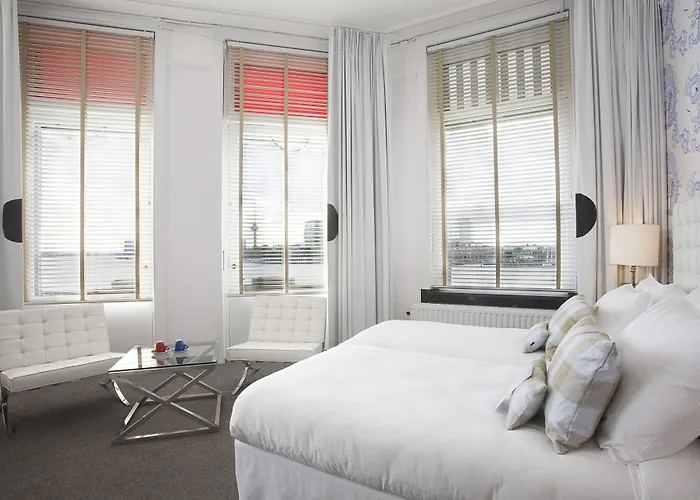 New York By Westcord Hotel